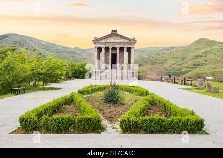 Der im griechisch-römischen Stil im ionischen Orden erbaute Garni-Tempel ist das wichtigste Symbol des Tourismus und der vorchristlichen Ära in der Geschichte Armeniens Stockfoto