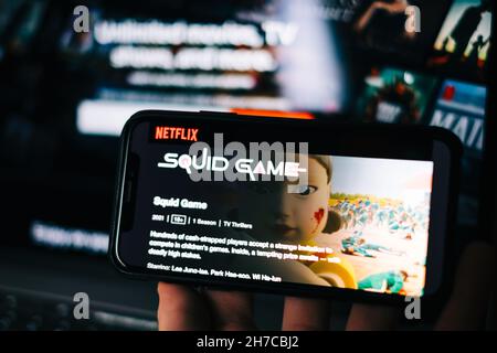Logo der Squid Game tv-Serie von Netflix auf dem iPhone. Stockfoto