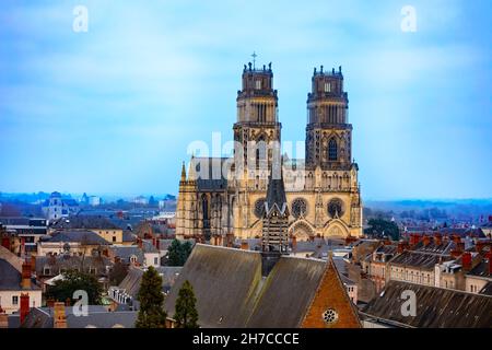 Kathedrale Sainte Croix, Dächer in der Innenstadt in Orleans Stockfoto