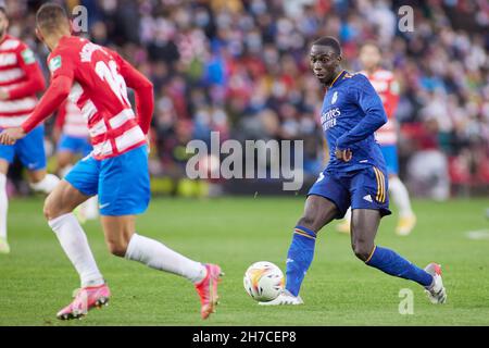 Ferland Mendy von Real Madrid während des spanischen Fußballspiels La Liga zwischen Granada CF und Real Madrid am 21. November 2021 im Nuevo Los Carmenes Stadion in Sevilla, Spanien - Foto: Joaquin Corchero/DPPI/LiveMedia Stockfoto