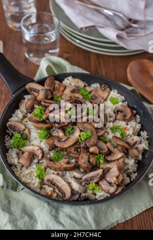 Klassisches cremiges Pilzrisotto Stockfoto