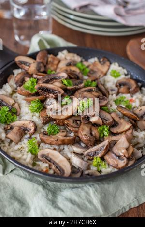 Klassisches cremiges Pilzrisotto Stockfoto