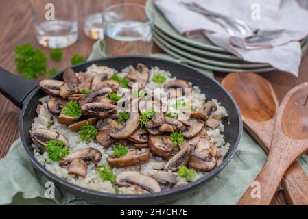 Klassisches cremiges Pilzrisotto Stockfoto