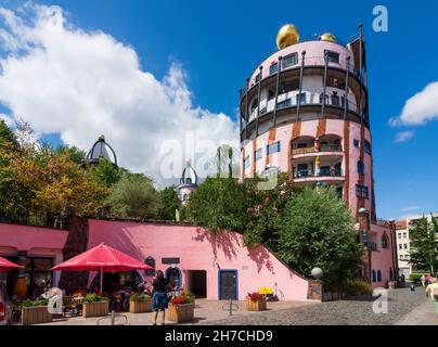 Magdeburg: Haus der Grünen Zitadelle des Künstlers Hundertwasser in Sachsen-Anhalt, Sachsen-Anhalt, Deutschland Stockfoto