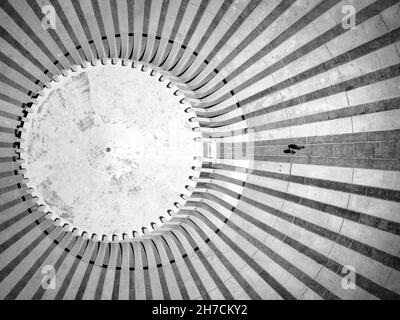 Geometrisches Denkmal von oben - Yad Kennedy Memorial Stockfoto