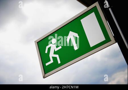 schild Ausfahrtspfad an einem Bürogebäude, Deutschland Stockfoto