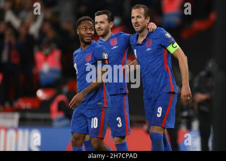 Harry Kane aus England wird nach einem Tor gratuliert - England gegen Albanien, FIFA 2022-WM-Qualifikation - Gruppe I, Wembley Stadium, London - 12th. November 2021 Stockfoto