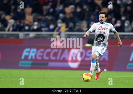 Mario Rui vom SSC Napoli kontrolliert den Ball während des Serie-A-Spiels zwischen dem FC Internazionale und dem SSC Napoli Stockfoto