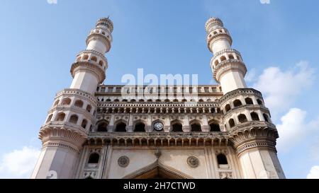 South Minaets of Charminar, Hyderabad, Telangana. Erbaut im Jahr 1591 ist es ein Denkmal und eine Moschee Stockfoto