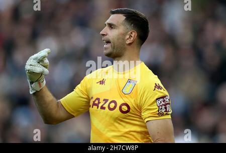 Emiliano Martinez, Torhüter der Aston Villa, zeigt sich während des Spiels in der Premier League in Villa Park, Birmingham. Bilddatum: Samstag, 20. November 2021. Stockfoto