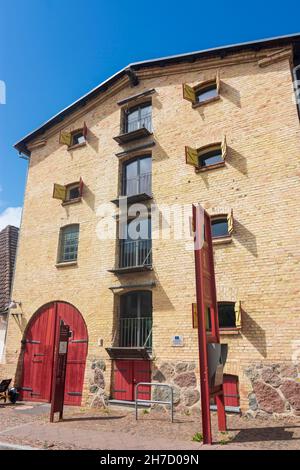 Klütz: Literaturhaus „Uwe Johnson“ in einem renovierten vierstöckigen ehemaligen Bohnen- und Getreidespeicher in Mecklenburg-Schwerin, Mecklenburg-Vorpommern Stockfoto