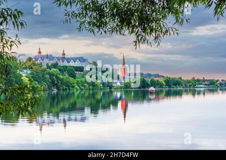 Plön: großer Plöner See, Schloss Plön, Kirche Nikolaikirche in Holsteinische Schweiz, Holsteinische Schweiz, Schleswig-Holstein, Deutschland Stockfoto