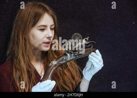 London UK Montag 22 November Bonhams Arms and Armor Sale Ein sehr seltener indischer Flintlock Silber montierter Pulvertester. (Eprouvette) Ende 18 Jahrhundert Est £ 5.000-7.000.Paul Quezada-Neiman/Alamy Live News Stockfoto