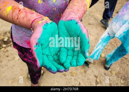 Feiern Holi, ein Hindu festival Frühling und Liebe mit Farben. In Varanasi Uttar Pradesh, Indien fotografierte Stockfoto