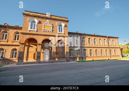 18. Mai 2021, Vagharshapat, Armenien: Gevorkian Theological Seminary Building in Etchmiadzin Complex. Ein großes religiöses Zentrum für die Ausbildung von Priestern Stockfoto