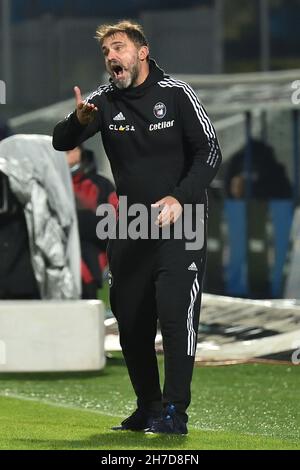 Arena Garibaldi, Pisa, Italien, 21. November 2021, Cheftrainer von Pisa Luca D'Angelo während des AC Pisa gegen Benevento Calcio - Italienische Fußballmeisterschaft Stockfoto