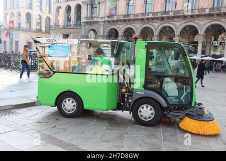 Neues Elektrofahrzeug der AMSA, das in Mailand zur Abfallsammlung eingesetzt wird. Stockfoto