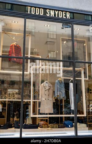 Todd Snyder Store im Channel Gardens Shopping Plaza, Rockefeller Center, 2021, USA Stockfoto