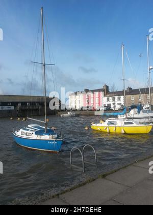 Boote im Hafen von Aberaeron Stockfoto