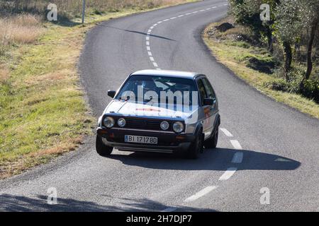 VW Golf 1800 GTi nimmt am Zeitabschnitt der Rallye Costa Brava 2021 in Girona, Spanien, Teil Stockfoto