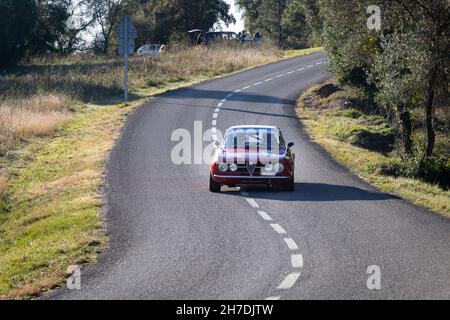 Alfa Romeo 1750 GT nimmt an der zeitlich begrenzten Rallye Costa Brava 2021 in Girona, Spanien Teil Stockfoto