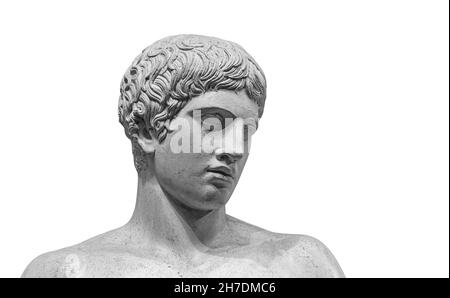 Die Doryphoros-Statue. Römische Marmorkopie der antiken klassischen griechischen Contraposto-Statue isoliert auf weißem Hintergrund. Stockfoto