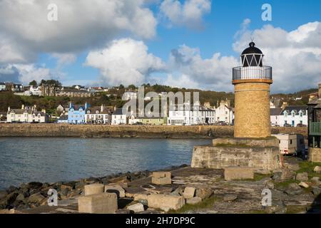 Blick auf alten Leuchtturm und Fischerhafen, Portpatrick, Dumfries und Galloway, Schottland, Vereinigtes Königreich, Europa Stockfoto