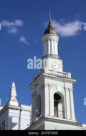 Glockenturm der Katharinenkirche in Podil in Kiew Stockfoto