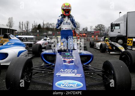 Lando Norris (GBR), der aktuelle Fahrer der McLaren Formel 1, feiert den Sieg der MSA Formula Championship im Jahr 2015 Stockfoto