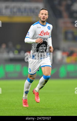 Mailand, Italien. 21st. November 2021. Amir Rrahmani (13) von Neapel gesehen während der Serie Ein Spiel zwischen Inter und Napoli bei Giuseppe Meazza in Mailand. (Foto: Gonzales Photo/Alamy Live News Stockfoto