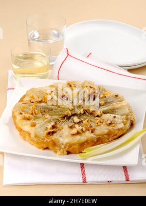 Zichorien-Tatin mit Walnüssen Stockfoto