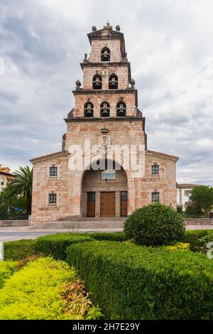 Kirche der Himmelfahrt in der asturischen Stadt Cangas de Onis Stockfoto