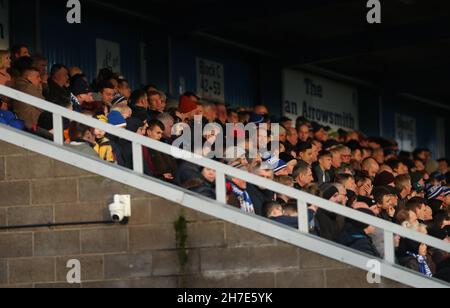 Gesamtansicht der Holker Street auch bekannt als das Dunes Hotel Stadium während des EFL League Two Spiels zwischen Barrow und Crawley Town. Bild von James Boardman Stockfoto