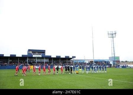 Gesamtansicht der Holker Street auch bekannt als das Dunes Hotel Stadium während des EFL League Two Spiels zwischen Barrow und Crawley Town. Bild von James Boardman Stockfoto