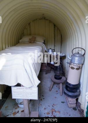 Anderson Shelter im Zweiten Weltkrieg, Manor Farm und Country Park, Southampton, Hampshire, Großbritannien Stockfoto