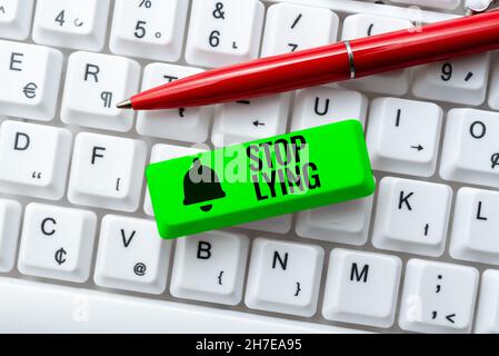 Schild mit der Anzeige „Liegen stoppen“. Das Geschäftskonzept setzte dem chronischen Verhalten des zwanghaften oder gewohnheitsmäßigen Lügens ein Ende, das Online Research kompiliert und typiert Stockfoto