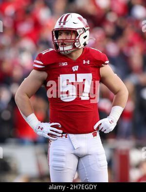 Madison, WI, USA. 20th. November 2021. Jack Sanborn (57), ein Linebacker der Wisconsin Dachs während des NCAA Football Spiels zwischen den Nebraska Cornhuskers und den Wisconsin Dachsen im Camp Randall Stadium in Madison, WI. Darren Lee/CSM/Alamy Live News Stockfoto