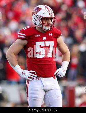 Madison, WI, USA. 20th. November 2021. Jack Sanborn (57), ein Linebacker der Wisconsin Dachs während des NCAA Football Spiels zwischen den Nebraska Cornhuskers und den Wisconsin Dachsen im Camp Randall Stadium in Madison, WI. Darren Lee/CSM/Alamy Live News Stockfoto
