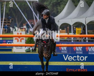 Monterrey Mexico mit Daniel Bluman und Ubiluc beim Grand Prix 1,55m Stockfoto