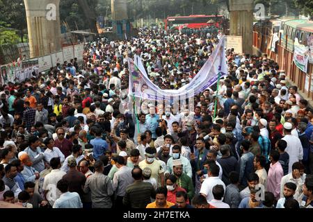Nicht exklusiv: Die Führer und Aktivisten der Bangladesh Nationalist Party (BNP) nehmen an einer Demonstration vor der National Press CL Teil Stockfoto
