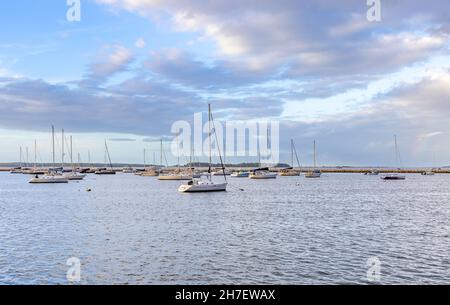 Landschaft von Booten an der Anlegestelle in Sag Harbor, NY Stockfoto