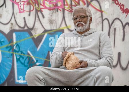 VERÖFFENTLICHUNGSDATUM: 29. Juni 2018 TITEL: Onkel Drew STUDIO: Lionsgate REGIE: Charles Stone III PLOT: Eine Anti-Aging-Komödie über den Traum eines Mannes, das Rucker Classic-Straßenkugelturnier in Harlem zu gewinnen. HAUPTROLLE: Kyrie Irving, Lil Rel Howery, Shaquille O'Neal. (Kreditbild: © Lionsgate/Entertainment Picturs) Stockfoto