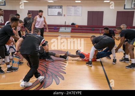 VERÖFFENTLICHUNGSDATUM: 29. Juni 2018 TITEL: Onkel Drew STUDIO: Lionsgate REGIE: Charles Stone III PLOT: Eine Anti-Aging-Komödie über den Traum eines Mannes, das Rucker Classic-Straßenkugelturnier in Harlem zu gewinnen. HAUPTROLLE: Kyrie Irving, Lil Rel Howery, Shaquille O'Neal. (Kreditbild: © Lionsgate/Entertainment Picturs) Stockfoto