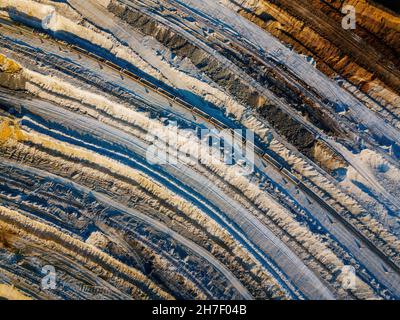 Tagebau in Bergbau- und Verarbeitungsanlage, Luftaufnahme. Stockfoto