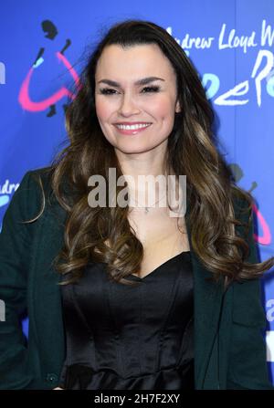 22nd. November 2021, London, Großbritannien. Samantha Barks bei der Ankunft bei der Gala-Vorstellung des Cinderella Malala Fund, Gillian Lynne Theatre, London. Quelle: Doug Peters/EMPICS/Alamy Live News Stockfoto