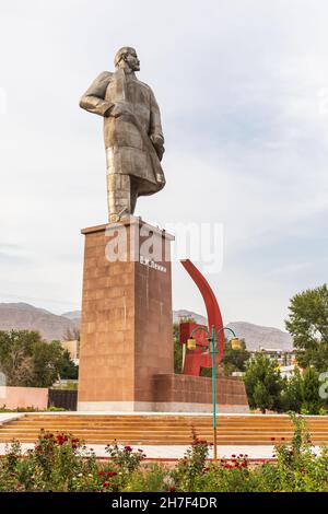 Khujand, Provinz Sughd, Tadschikistan. 20. August 2021. Lenin-Statue im Stadtpark in Khujand. Stockfoto
