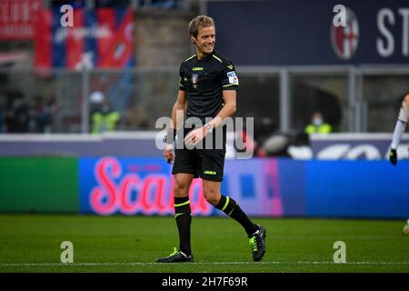 Bologna, Italien. 21st. November 2021. Der Schiedsrichter Daniele Chiffi während des FC Bologna gegen den FC Venezia, italienische Fußballserie A Spiel in Bologna, Italien, November 21 2021 Quelle: Independent Photo Agency/Alamy Live News Stockfoto