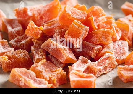 Kochen natürliche Farm hausgemachte kandierte Kürbisfrüchte mit Puderzucker bestreut Stockfoto