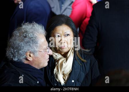 Paris, Frankreich. 21st. November 2021. Laurent Dassault und Jeanne d’Hauteserre nehmen an der Lancierung der Weihnachtsbeleuchtung mit dem Thema „La Flamboyance“ Teil. Stockfoto