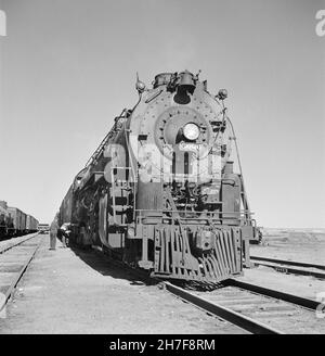 Lokomotive Train, Atchison, Topeka und Santa Fe Railroad, Vaughn, New Mexico, USA, Jack Delano, U.S. Farm Security Administration, U.S. Office of war Information Photograph Collection, März 1943 Stockfoto
